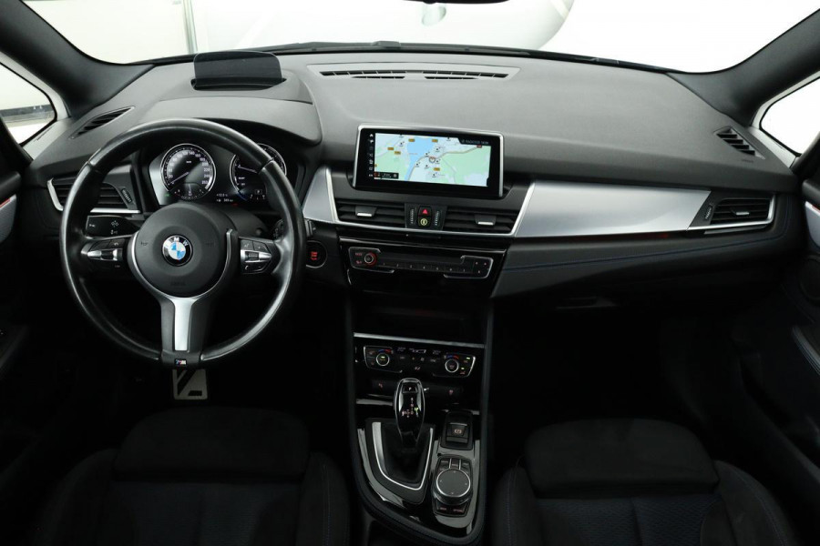 BMW 2 Serie Gran Tourer 218i M Sport | Sportstoelen | Camera | Head-Up | Full LED | Alcantara | Trekhaak | Park Assist | Climate control | PDC | Cruise control