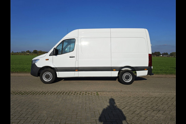 Mercedes-Benz Sprinter 317 CDI L2 H2 RWD - Euro 6 - 170 Pk - Navi - MBUX - ParkeerCamera - StoelVerwarming