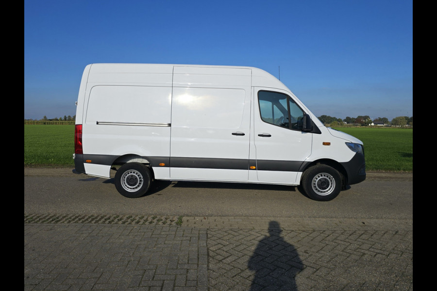 Mercedes-Benz Sprinter 317 CDI L2 H2 RWD - Euro 6 - 170 Pk - Navi - MBUX - ParkeerCamera - StoelVerwarming