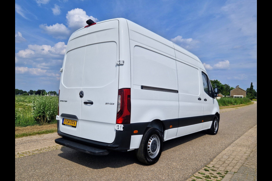 Mercedes-Benz Sprinter 211 CDI L2 H2 FWD - Euro 6 - 110 Pk - MBUX - ParkeerCamera