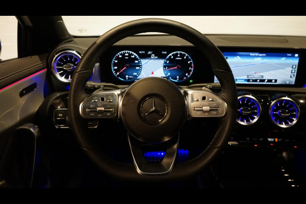 Mercedes-Benz A-Klasse 200 AMG AUTOMAAT Night Pakket-ACC+-ALCANTARA-AMBIANCE-DAB+KEYLESS-NAVI-PANO-MBUX-MULTIBEAM-WINTERPAKKET