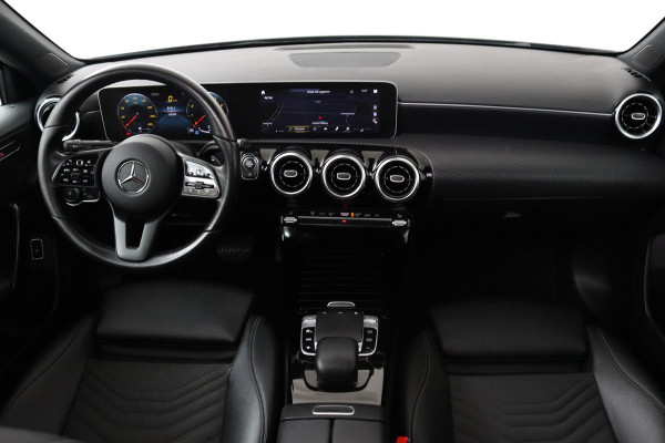 Mercedes-Benz A-Klasse 200 Business Solution Automaat (PANORAMADAK, CAMERA, NAVIGATIE, STOELV, CRUISE, NL-AUTO, GOED ONDERHOUDEN)