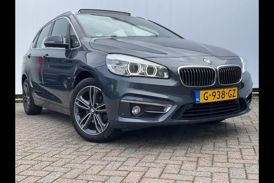 BMW 2 Serie Active Tourer 218d Luxury HUD Pano Trekhaak Leder Elek.klep VOL OPTIES!