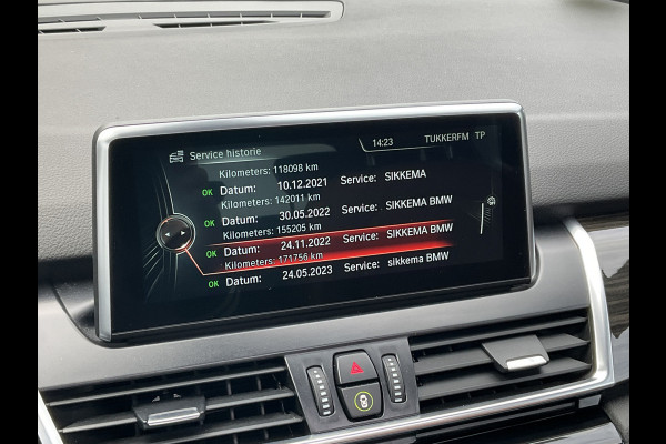 BMW 2 Serie Active Tourer 218d Luxury HUD Pano Trekhaak Leder Elek.klep VOL OPTIES!