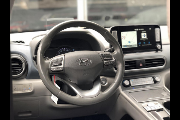 Hyundai Kona EV 64kWh 204pk Premium | Eerste eigenaar, Head up display, Parkeersensoren, Leer, Stoel + Stuurverwarming, Krell, BTW Auto