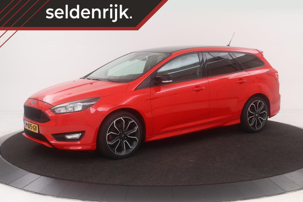 Ford Focus 1.5 Ecoboost Red Edition *Lees advertentie* | Stoelverwarming | PDC | Climate control | Cruise control