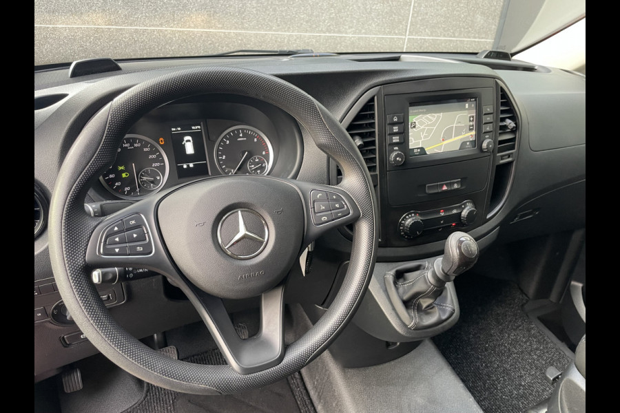 Mercedes-Benz Vito 114 CDI Extra Lang Airco - Cruise control - Navi full map - A-uitrijcamera - MF-Lederen stuurwiel - Trekhaak - Lendesteun - Bedrijfswageninrichting Sortimo - Zijschuifd.R - Tussenschot V - Imperial met trap