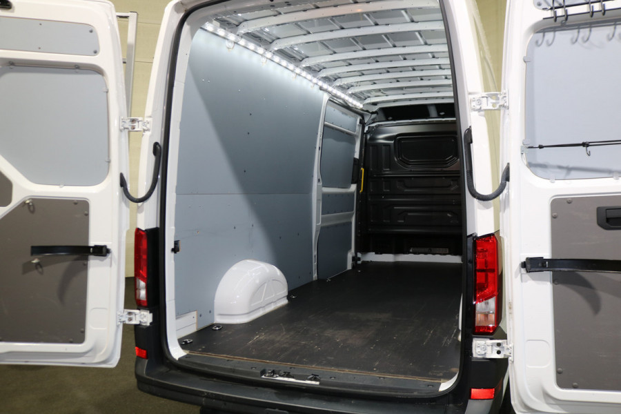 Volkswagen Crafter 2.0 TDI 177pk L4 H3 Airco Automaat Navigatie Imperiaal Trekhaak LED 2x Schuifdeur