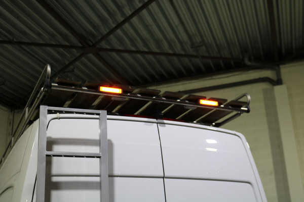 Volkswagen Crafter 2.0 TDI 177pk L4 H3 Airco Automaat Navigatie Imperiaal Trekhaak LED 2x Schuifdeur