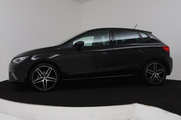 Seat Ibiza 1.0 TSI FR Business Intense Sport (CAMERA, NAVIGATIE, PARKEERSENSOREN, LED, CLIMATE, NL-AUTO, GOED ONDERHOUDEN)