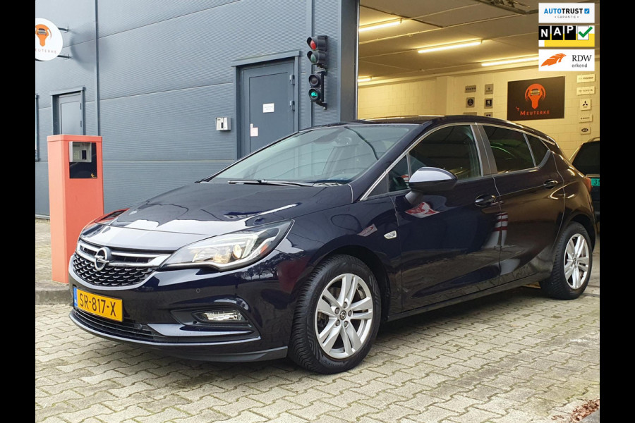 Opel Astra 1.4 Online Edition / NWE BEURT + REMMEN / P.SENSOR / CLIMATE CONTR. / CARPLAY / PRIVACY GLASS / CAMERA / COMF.STOELEN !