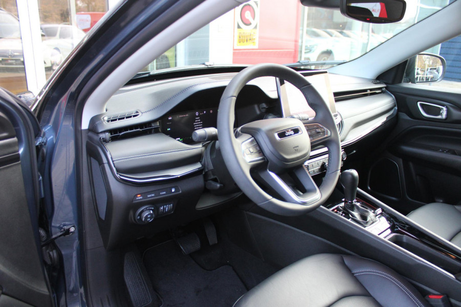 Jeep Compass 4xe S 240PK PHEV AUTOMAAT | NAVIGATIE 10,25 "TOUCHSCREEN | APPLE CARPLAY/ANDROID AUTO | ACHTERUITRIJ CAMERA | DAB+ RADIO | CLIMATE CONTROL | 19"GLOSS BLACK LICHTMETALEN VELGEN | ADAPTIVE / CRUISE CONTROL | DIGITAAL INSTRUMENTENPANEEL | LEDEREN BEKLEDING | ELEKTRISCH BEDIENBARE ACHTERKLEP | FULL LED KOPLAMPEN | LED MISTLAMPEN / BOCHTVERLICHTING | KEYLESS ENTRY & START | DRAADLOOS LADEN |