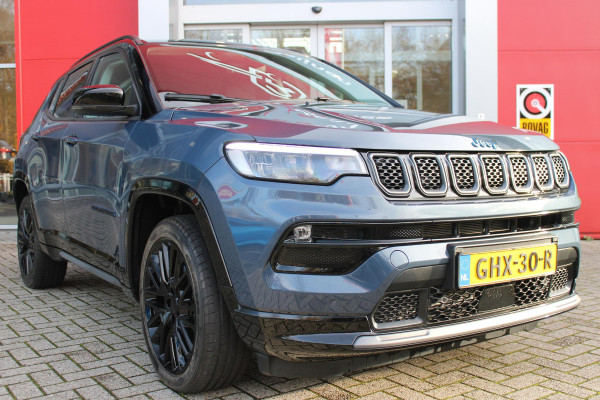 Jeep Compass 4xe S 240PK PHEV AUTOMAAT | NAVIGATIE 10,25 "TOUCHSCREEN | APPLE CARPLAY/ANDROID AUTO | ACHTERUITRIJ CAMERA | DAB+ RADIO | CLIMATE CONTROL | 19"GLOSS BLACK LICHTMETALEN VELGEN | ADAPTIVE / CRUISE CONTROL | DIGITAAL INSTRUMENTENPANEEL | LEDEREN BEKLEDING | ELEKTRISCH BEDIENBARE ACHTERKLEP | FULL LED KOPLAMPEN | LED MISTLAMPEN / BOCHTVERLICHTING | KEYLESS ENTRY & START | DRAADLOOS LADEN |