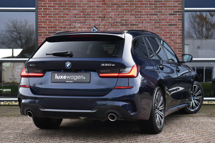 BMW 3 Serie Touring 330e xDrive M-Sport Pano Trekhaak Camera HiFi