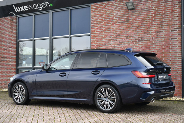 BMW 3 Serie Touring 330e xDrive M-Sport Pano Trekhaak Camera HiFi