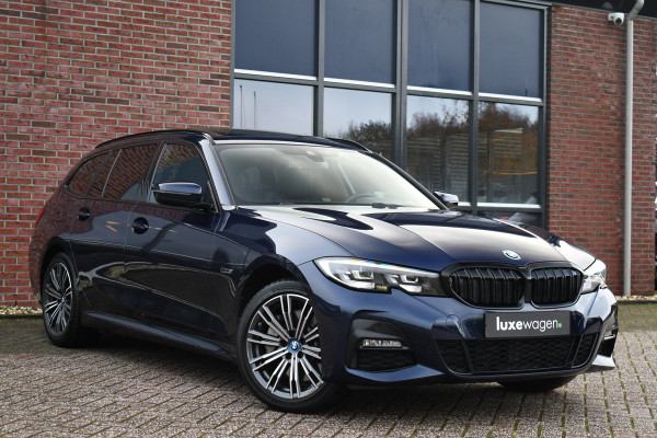 BMW 3 Serie Touring 330e xDrive M-Sport Pano Trekhaak Camera HiFi