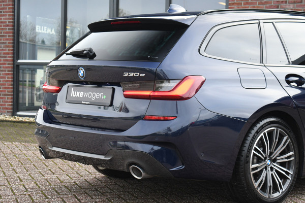 BMW 3 Serie Touring 330e xDrive M-Sport Pano Trekhaak Camera HiFi