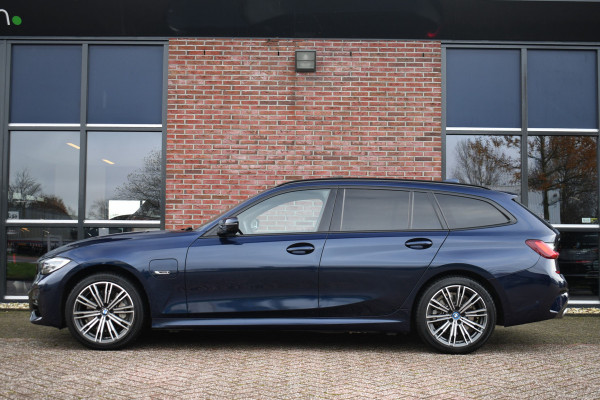 BMW 3 Serie Touring 330e xDrive M-Sport Pano Trekhaak Camera HiFi