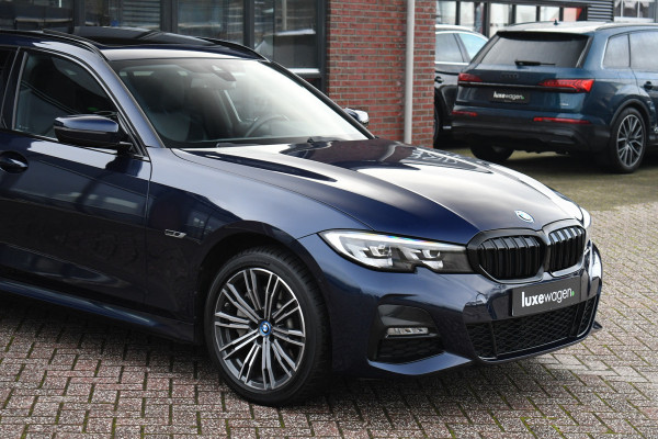 BMW 3 Serie Touring 330e xDrive M-Sport Pano Trekhaak Camera HiFi