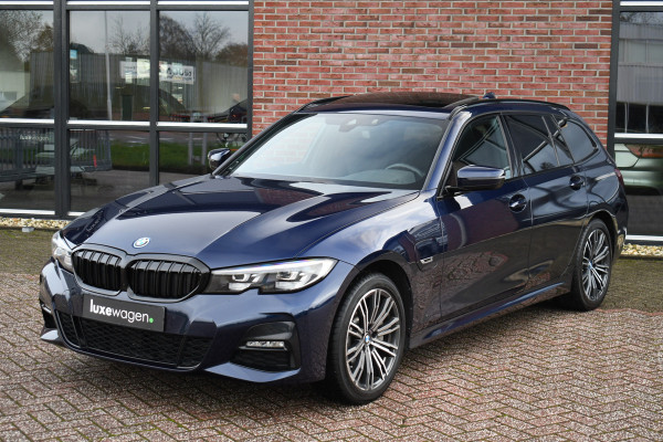 BMW 3 Serie Touring 330e xDrive M-Sport Pano Trekhaak Camera HiFi