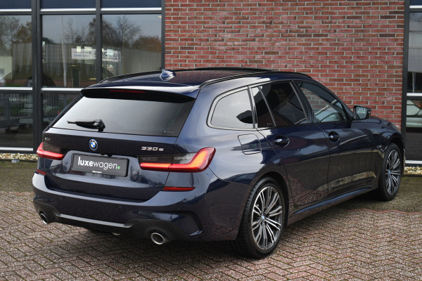 BMW 3 Serie Touring 330e xDrive M-Sport Pano Trekhaak Camera HiFi