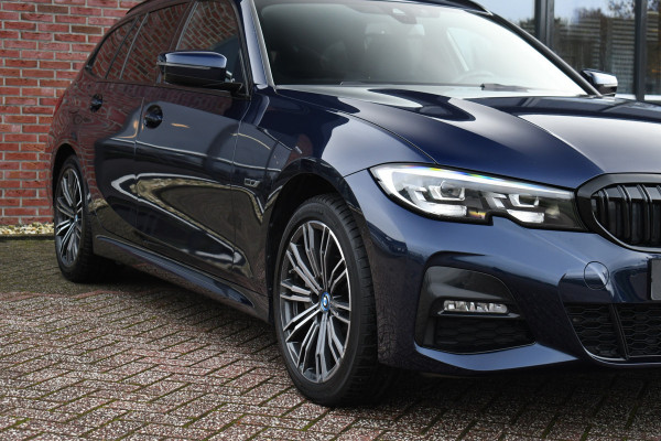 BMW 3 Serie Touring 330e xDrive M-Sport Pano Trekhaak Camera HiFi