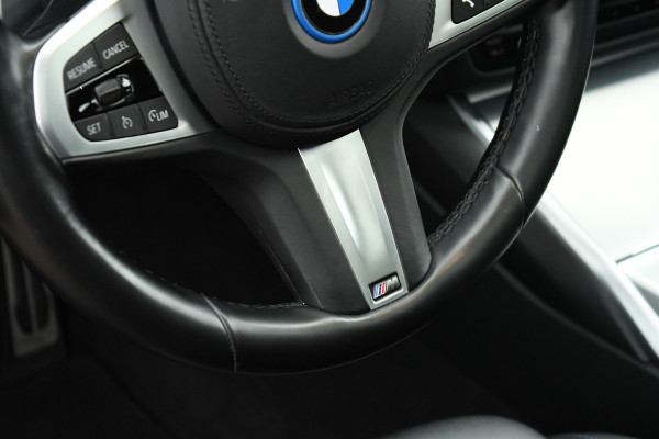 BMW 3 Serie Touring 330e xDrive M-Sport Pano Trekhaak Camera HiFi