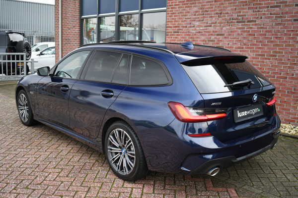 BMW 3 Serie Touring 330e xDrive M-Sport Pano Trekhaak Camera HiFi