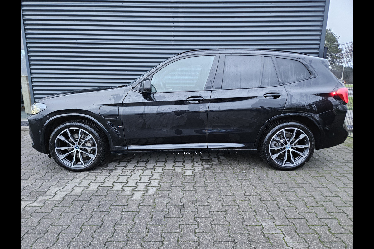 BMW X3 xDrive30e M Sport Shadow Plug In Hybrid PHEV | Panodak | Adaptive Cruise | Head Up | Lederen Sportstoelen Memory | 360 Camera | Harman Kardon | 20"L.M | Keyless |