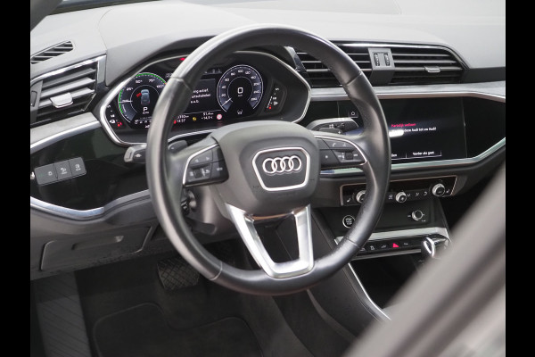 Audi Q3 45 TFSI e edition | Panoramadak | Leder | Keyless | Adaptive Cruise | Camera