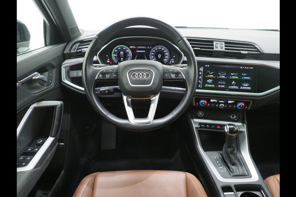 Audi Q3 45 TFSI e edition | Panoramadak | Leder | Keyless | Adaptive Cruise | Camera