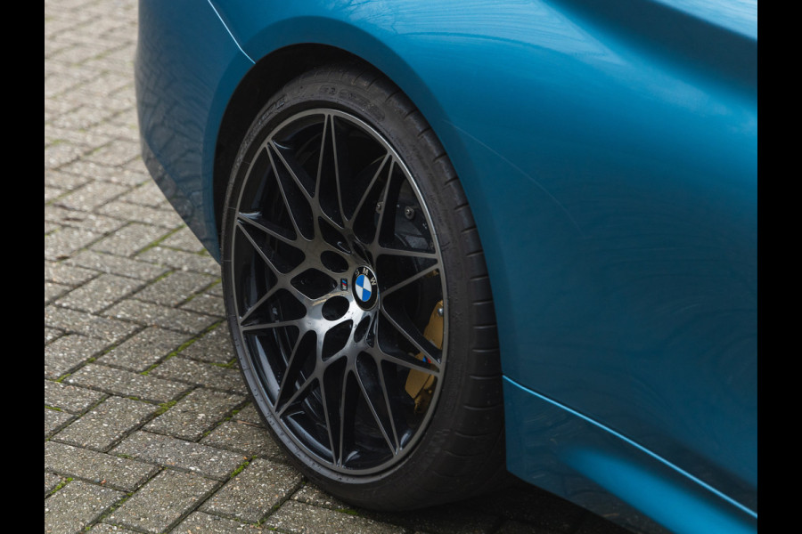 BMW 4 Serie Cabrio M4 Competition - Individual "Malediven Metallic" - Carbon Brakes