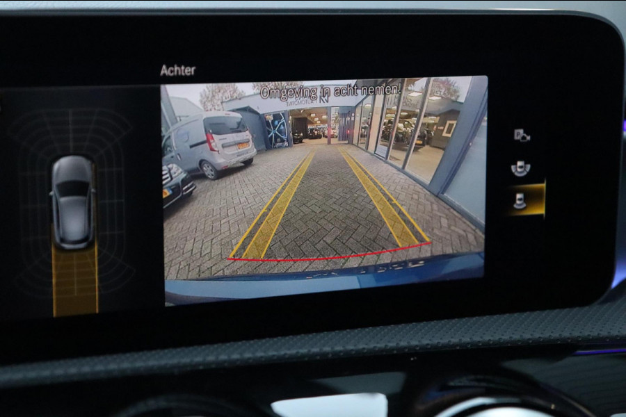 Mercedes-Benz A-Klasse A 220 AMG Line / PANODAK / CAMERA / CARPLAY / 18''