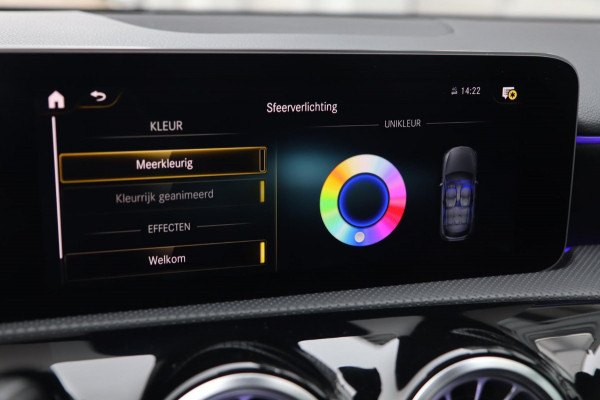 Mercedes-Benz A-Klasse A 220 AMG Line / PANODAK / CAMERA / CARPLAY / 18''