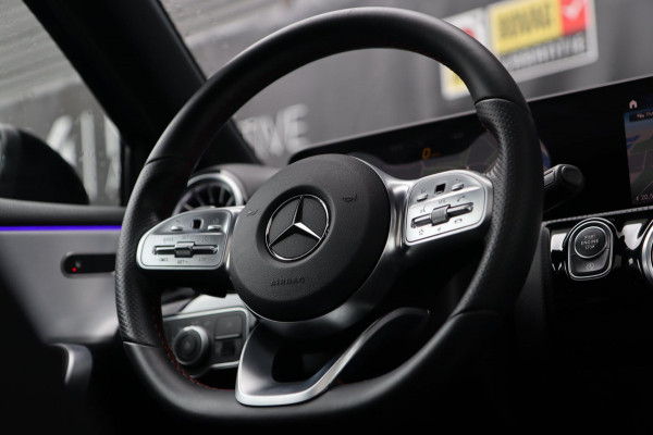 Mercedes-Benz A-Klasse A 220 AMG Line / PANODAK / CAMERA / CARPLAY / 18''