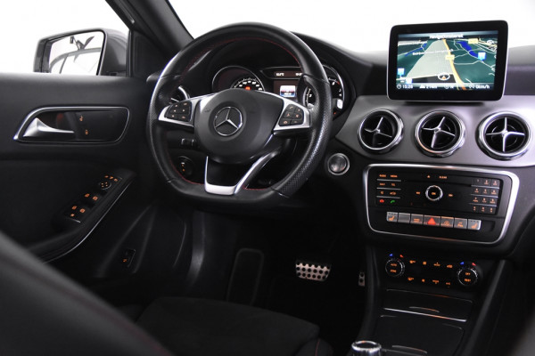 Mercedes-Benz GLA 180 AMG-Line *Navigatie*Leer*Camera*LED*