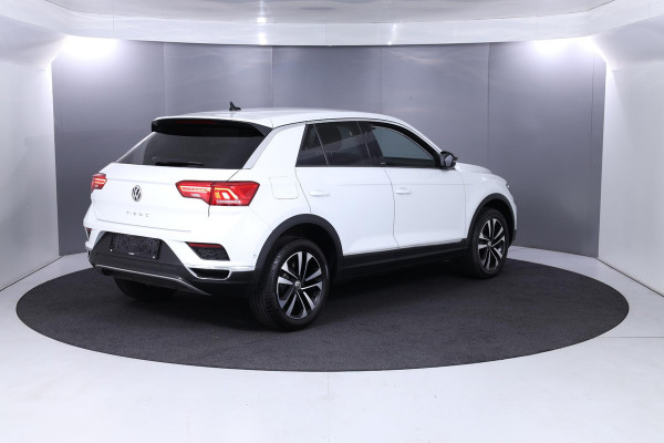 Volkswagen T-Roc 1.5 TSI Style 150 pk Automaat (DSG) | Navigatie | Parkeersensoren (Park assist) | LED koplampen | Stoelverwarming |