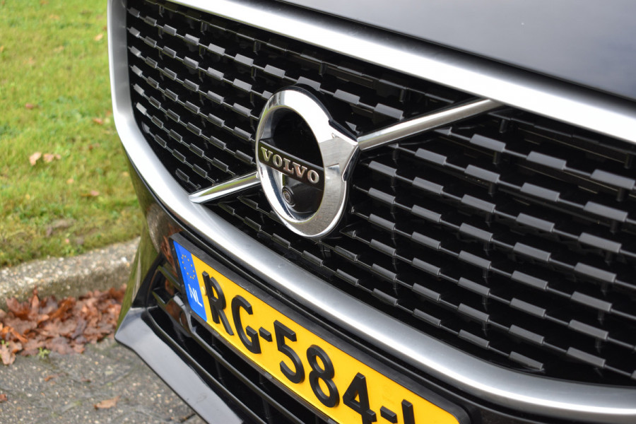 Volvo XC60 D4 190PK Automaat AWD R-Design | B&W | Trekhaak | 360 Camera | ACC | Blis | Panodak | 21"LMV | Luchtvering