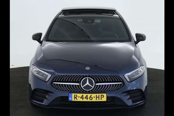 Mercedes-Benz A-Klasse 180 Business Solution AMG | Panoramadak | Multibeam LED | 5 spaaks Lichtmetalen velgen | MBUX wide screen | Navigatie | Parking support | Inclusief 24 maanden MB Certified garantie voor Europa.