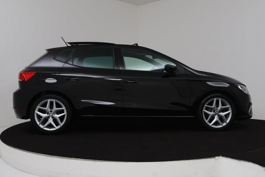 Seat Ibiza 1.0 TSI FR Business Intense (PANORAMADAK, TREKHAAK, CAMERA, CRUISE, LED, PDC, NL-AUTO, GOED ONDERHOUDEN)