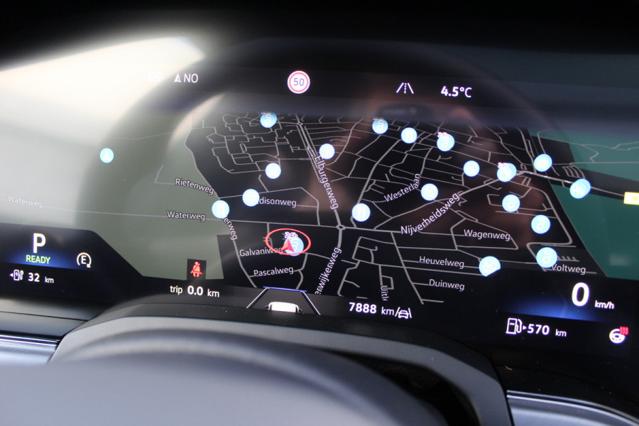 Volkswagen Touareg 3.0 TSi eHybrid 4MOTION R | Luchtvering | Panoramadak | Facelift | Trekhaak | Matrix | Dynaudio