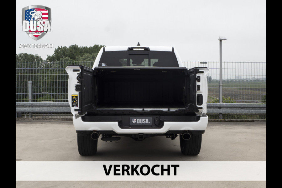 Dodge Ram 1500 Limited 5.7 V8 HEMI E-torque Night Edition / Panoramadak  / Luchtvering / RAMBOX  | Getoonde accessoires zijn verkrijgbaar tegen meerprijs