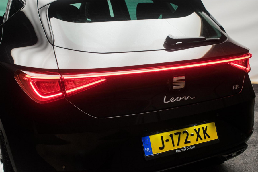 Seat Leon 1.0 TSI FR Launch Edition [ Panoramadak Sfeerverlichting Full LED Digitaal Dashboard ]