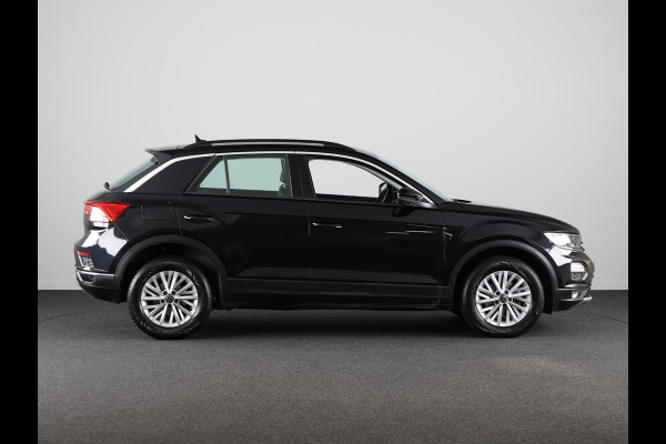 Volkswagen T-Roc 1.5 TSI Style 150PK |Lederen bekleding |  Winterpakket | Multimedia pakket | Stoelen pakket | Spiegel pakket |