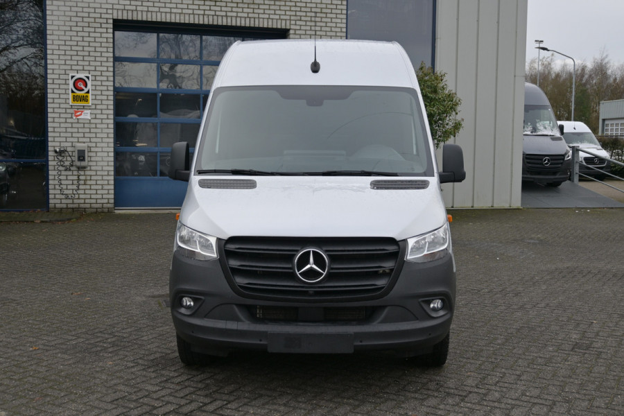 Mercedes-Benz Sprinter 317 CDI L2H2 RWD MBUX met navigatie 360 graden camera en parkeersensoren, Geveerde stoel, Etc.