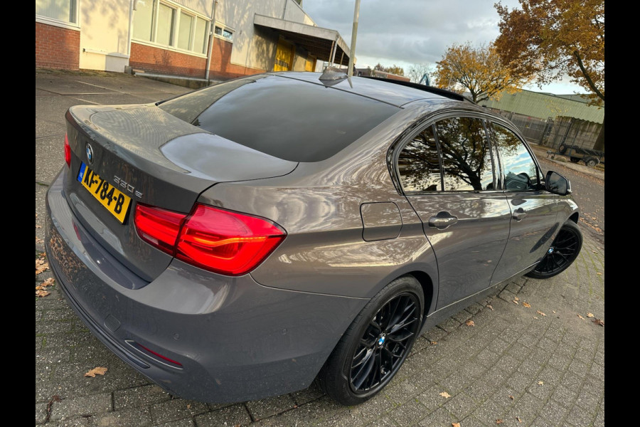 BMW 3-serie 330e PLUG-IN HYBRID HIGH EXE INDIVIDUAL VOL LUXE DAKRAAM LEER NAP