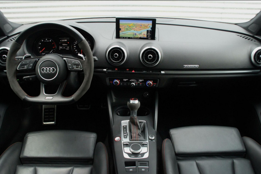 Audi RS3 2.5 TFSI quattro Automaat 400 PK |PANORAMADAK, DEALER ONDERHOUDEN, 1e EIGENAAR, BLACK OPTIC, NARDO GREY|