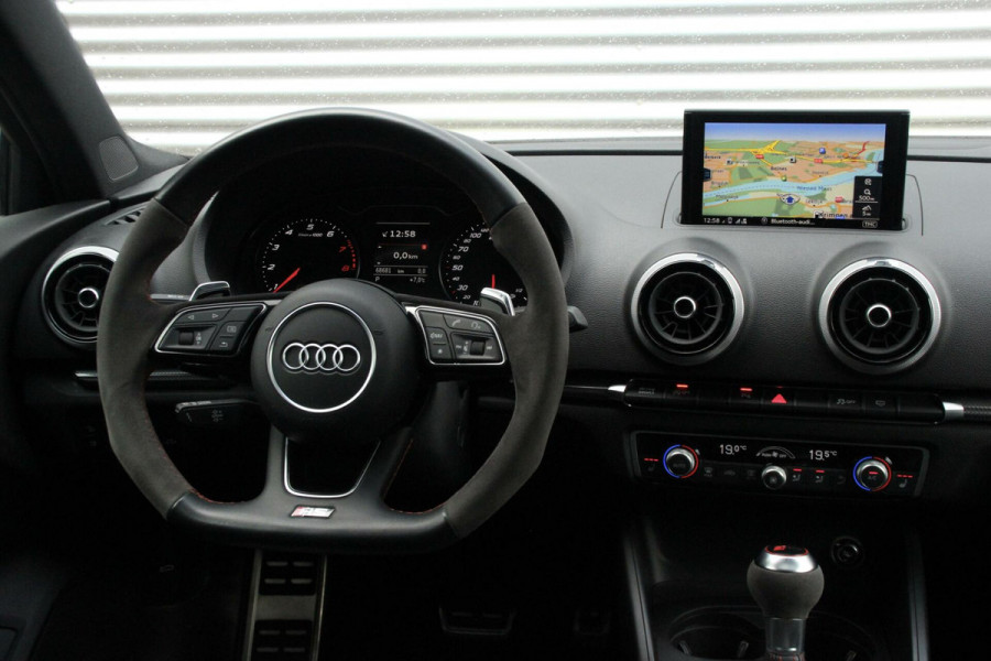 Audi RS3 2.5 TFSI quattro Automaat 400 PK |PANORAMADAK, DEALER ONDERHOUDEN, 1e EIGENAAR, BLACK OPTIC, NARDO GREY|