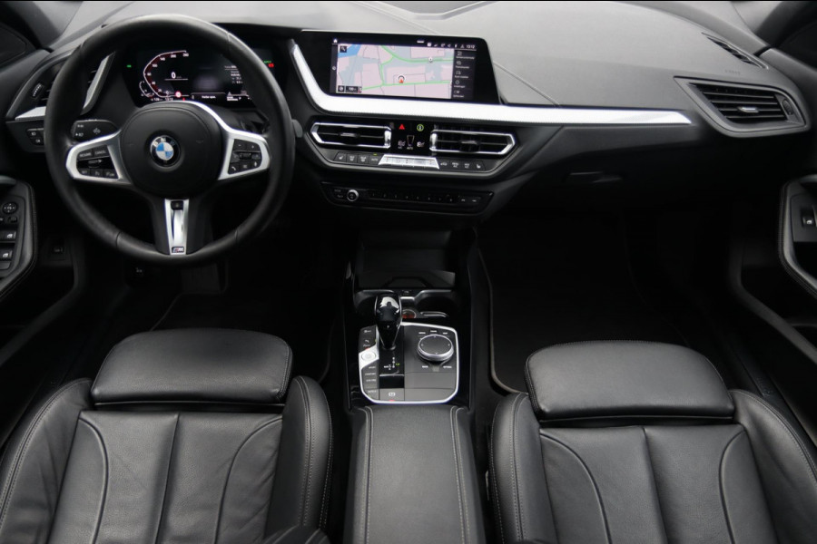 BMW 1-serie 120i / KEYLESS / LIVE COCKPIT / DODEHOEK / CARPLAY / LEDER / 18''