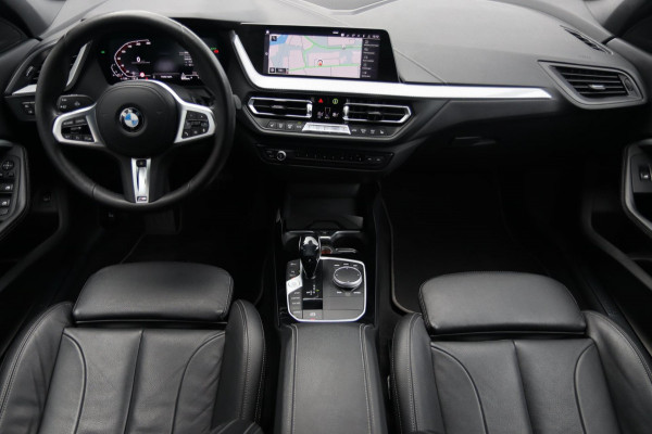 BMW 1-serie 120i / KEYLESS / LIVE COCKPIT / DODEHOEK / CARPLAY / LEDER / 18''